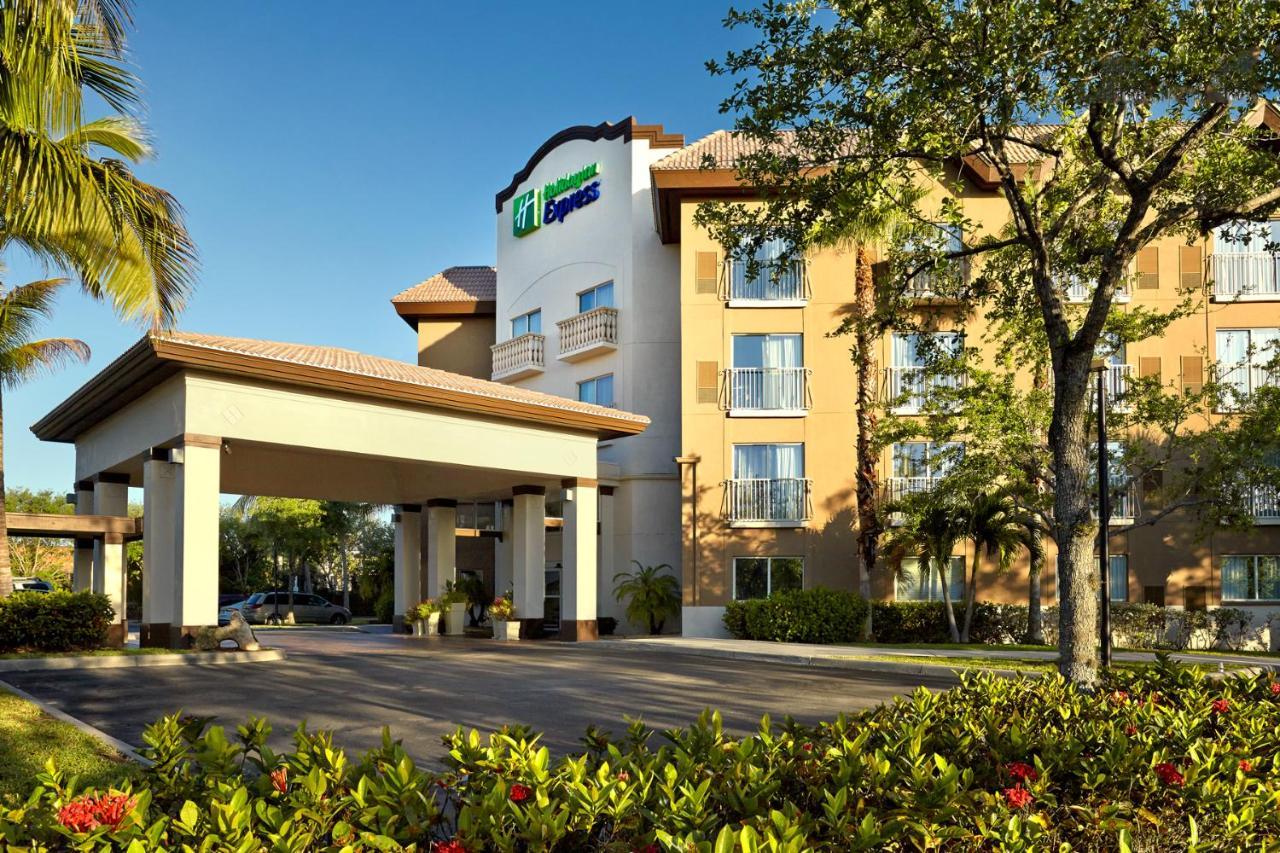 Holiday Inn Express & Suites Naples Downtown - 5Th Avenue By Ihg Kültér fotó