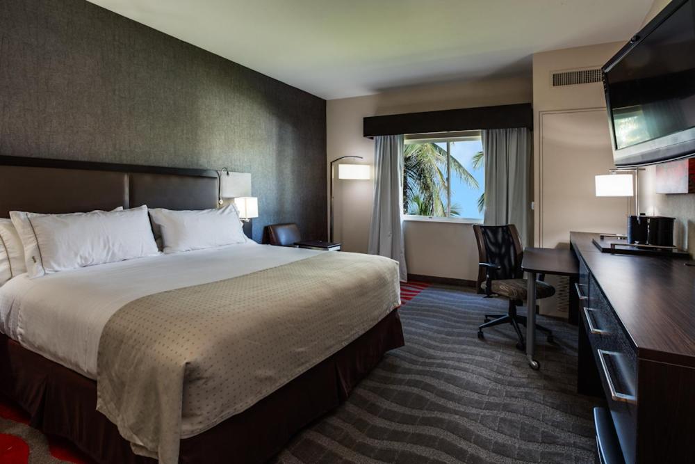 Holiday Inn Express & Suites Naples Downtown - 5Th Avenue By Ihg Kültér fotó