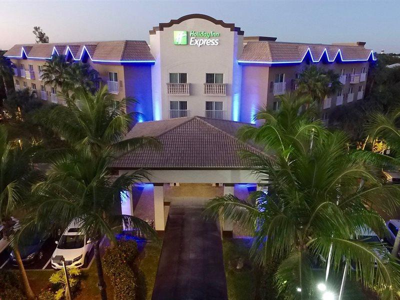 Holiday Inn Express & Suites Naples Downtown - 5Th Avenue By Ihg Kültér fotó