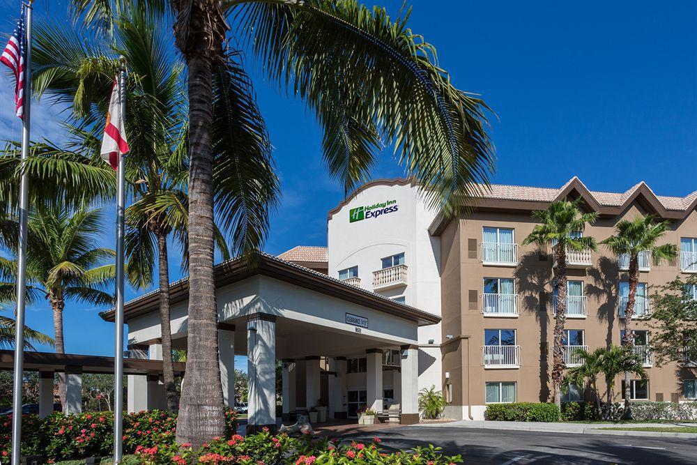 Holiday Inn Express & Suites Naples Downtown - 5Th Avenue By Ihg Kültér fotó