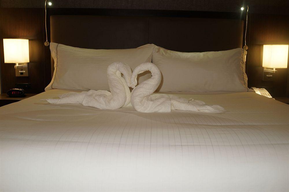Holiday Inn Express & Suites Naples Downtown - 5Th Avenue By Ihg Kültér fotó