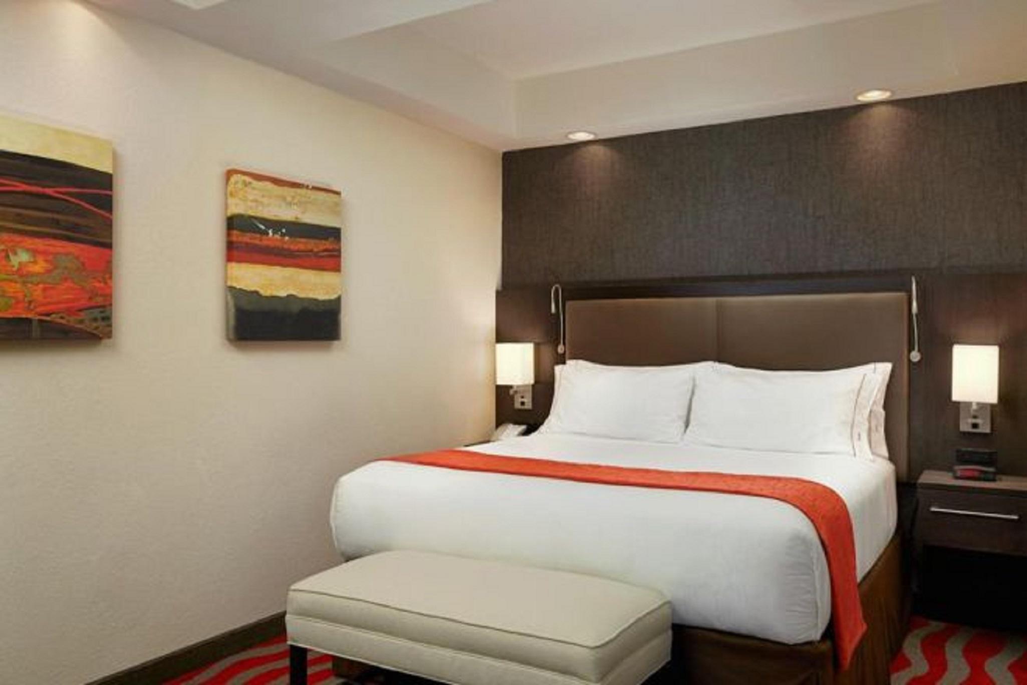 Holiday Inn Express & Suites Naples Downtown - 5Th Avenue By Ihg Kültér fotó