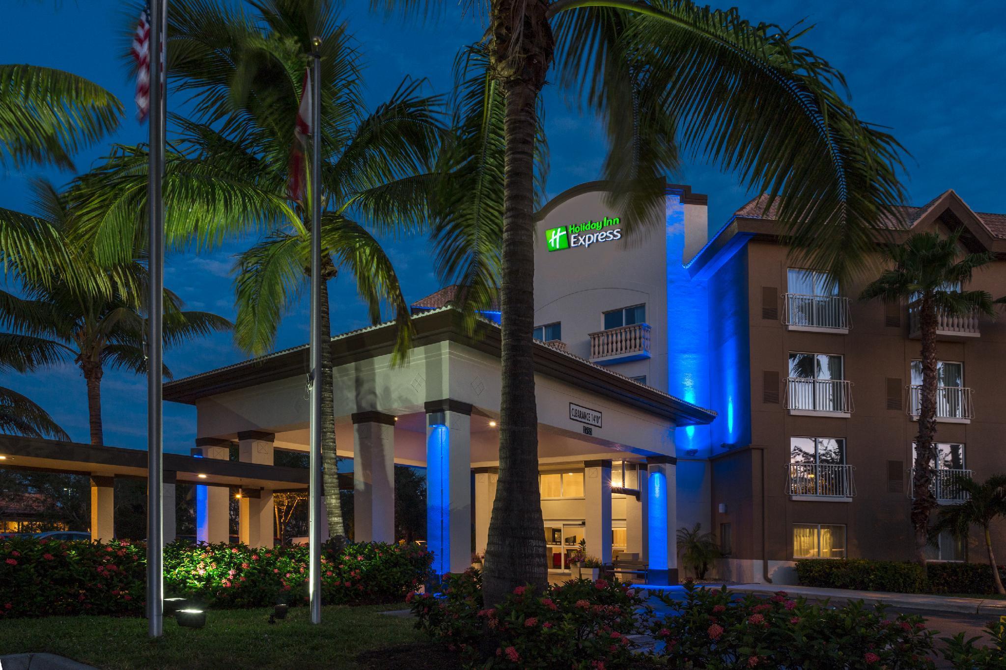Holiday Inn Express & Suites Naples Downtown - 5Th Avenue By Ihg Kültér fotó