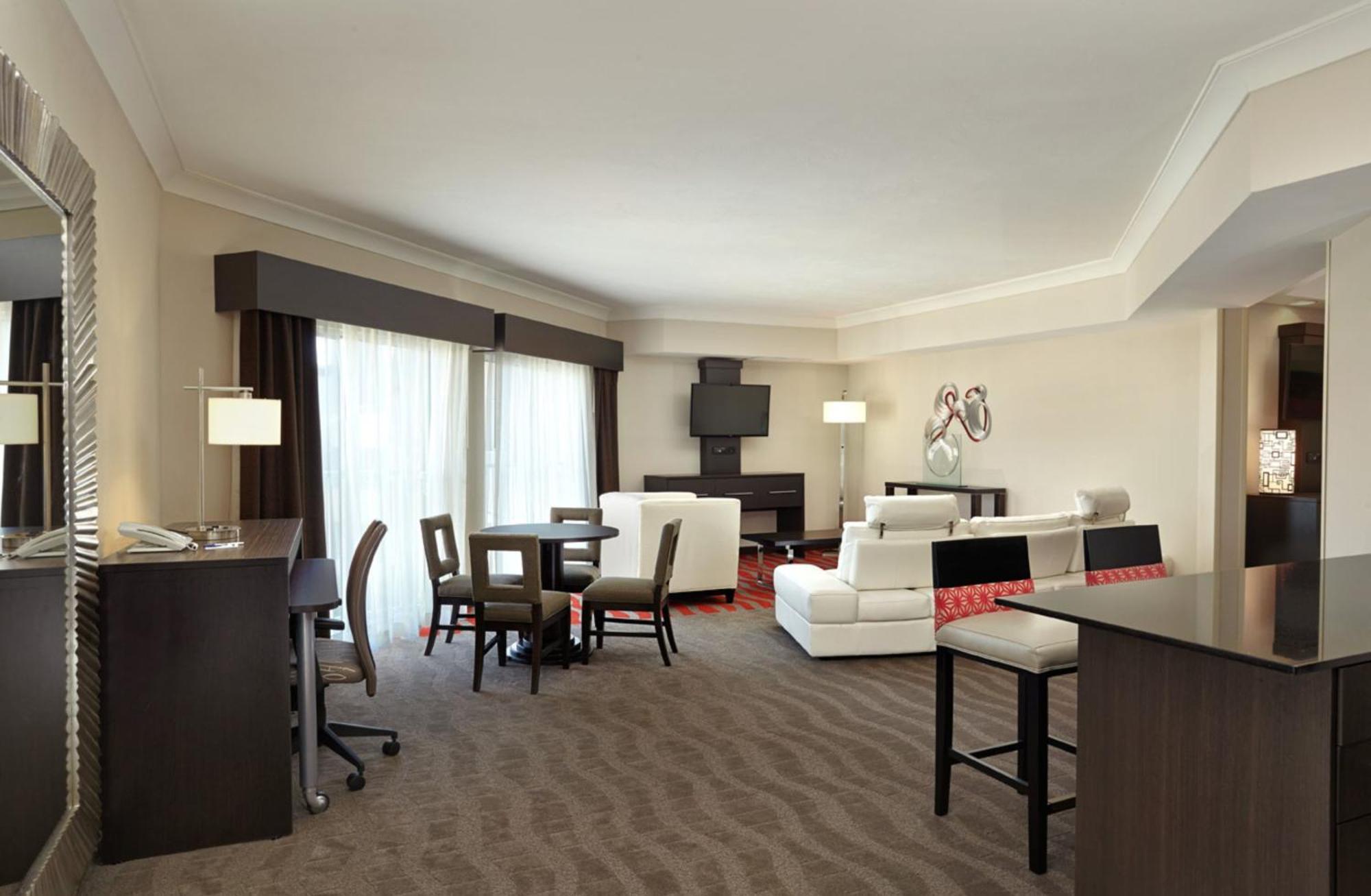Holiday Inn Express & Suites Naples Downtown - 5Th Avenue By Ihg Kültér fotó