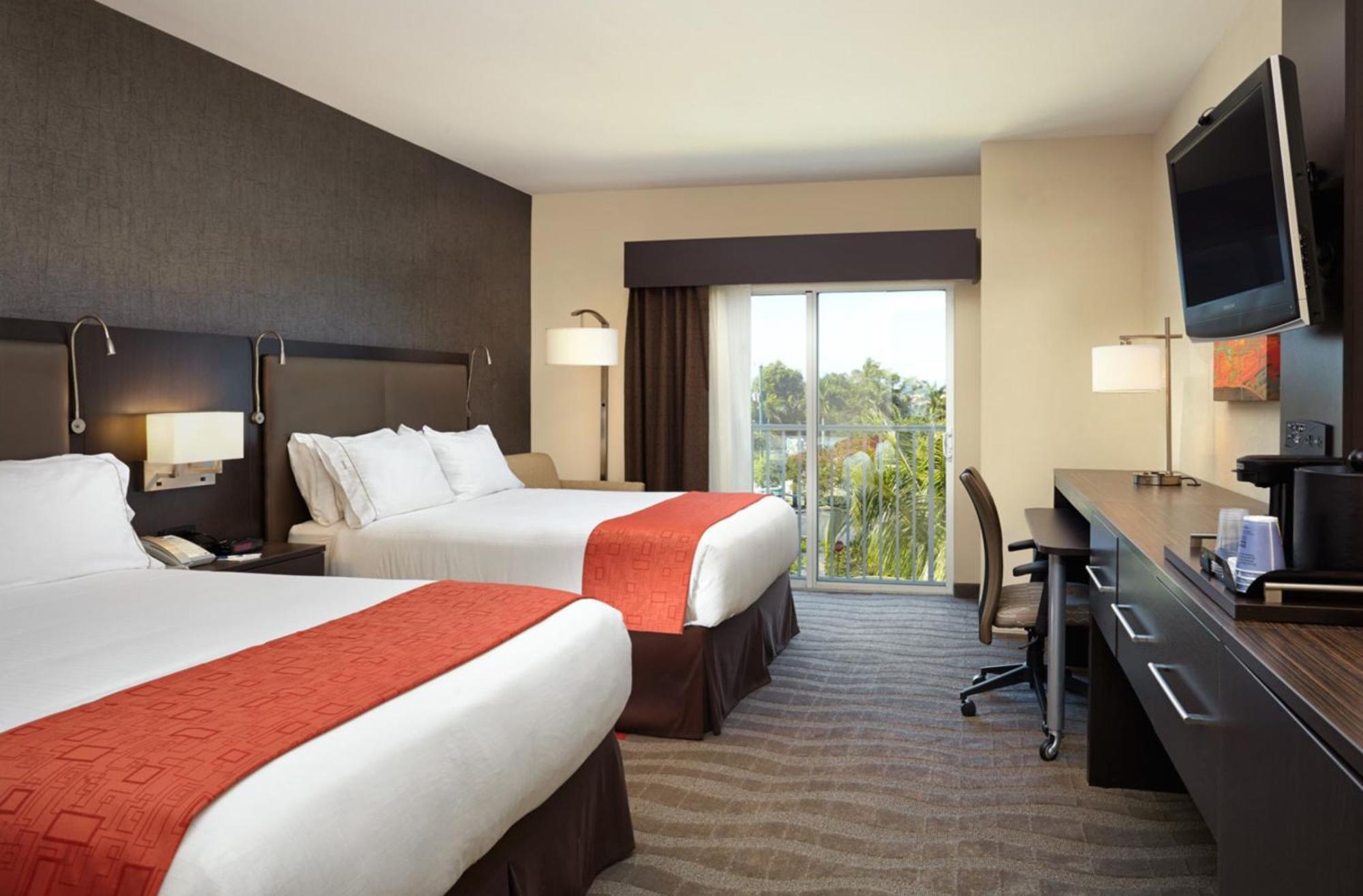 Holiday Inn Express & Suites Naples Downtown - 5Th Avenue By Ihg Kültér fotó